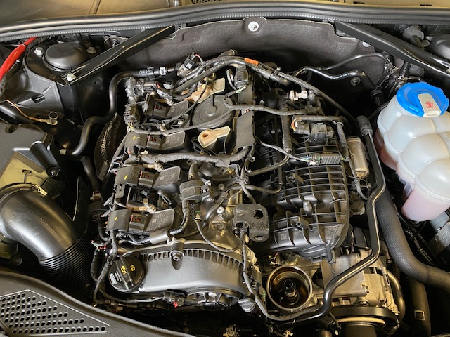Audi A5 servisni - vymena oleje motoru