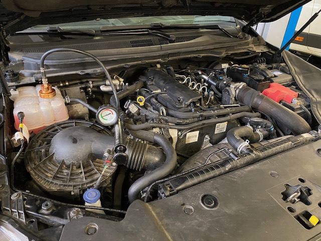 Ford Ranger 3.2 oprava motoru, unik chladici kapaliny motoru