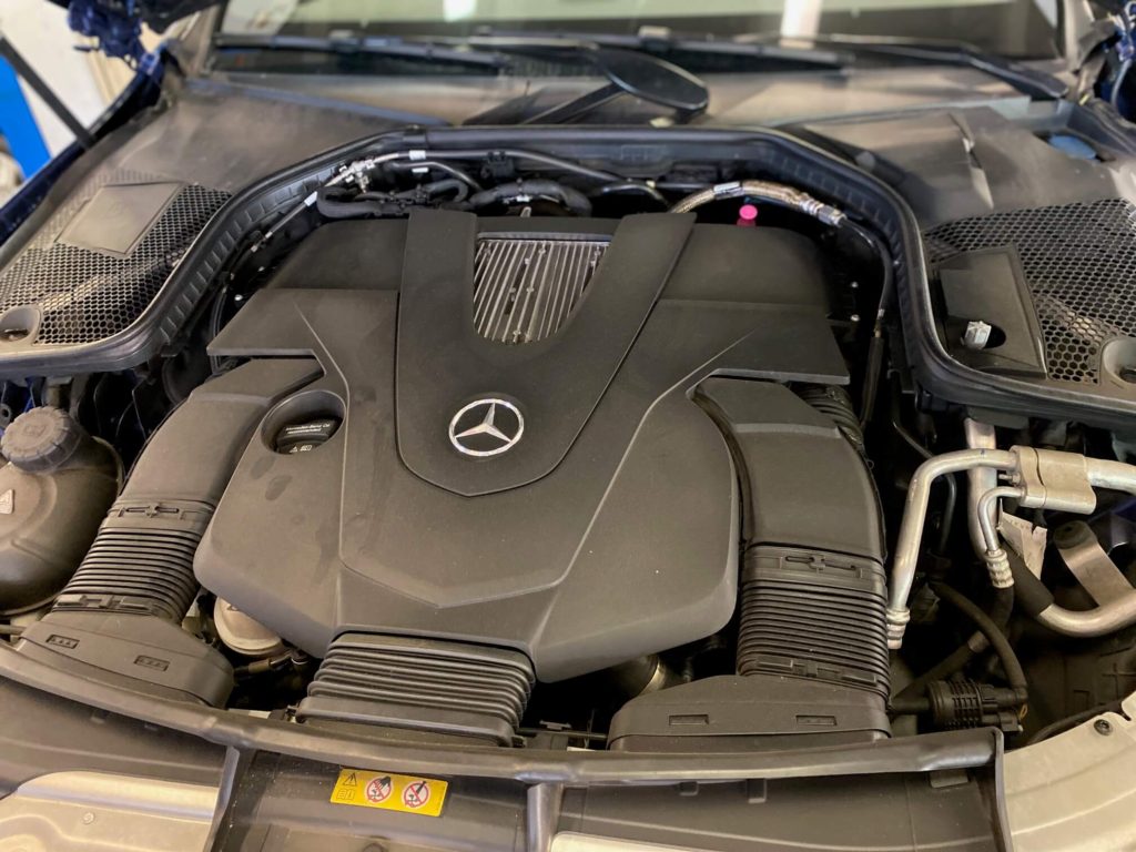 Mercedes C400 - servis a garanční prohlídka v Autoservis Garant Praha