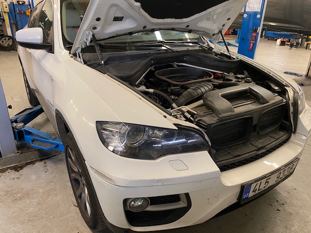 BMW X6 dekarbonizace motoru, garanční prohlídka, výměna oleje v převodovce, výměna palivového filtru