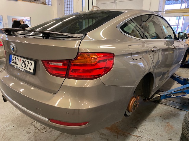 BMW 3 garanční prohlídka, přezutí pneu