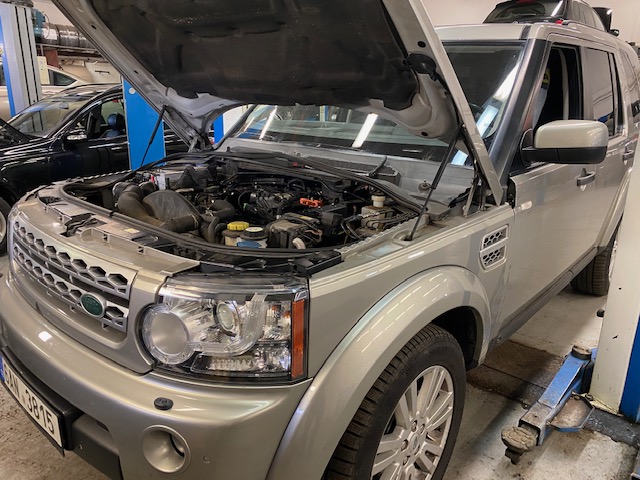 Land Rover Discovery 4 oprava motoru, výměna ventilového víka