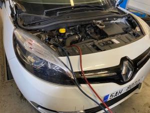 Renault Megane Scenic výměna chladiče klimatizace, naplnění klimatizace