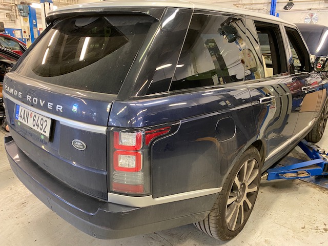 Land Rover Range Rover oprava klimatizace, výměna kondenzátoru klima, doplnění chladiva 1234yf